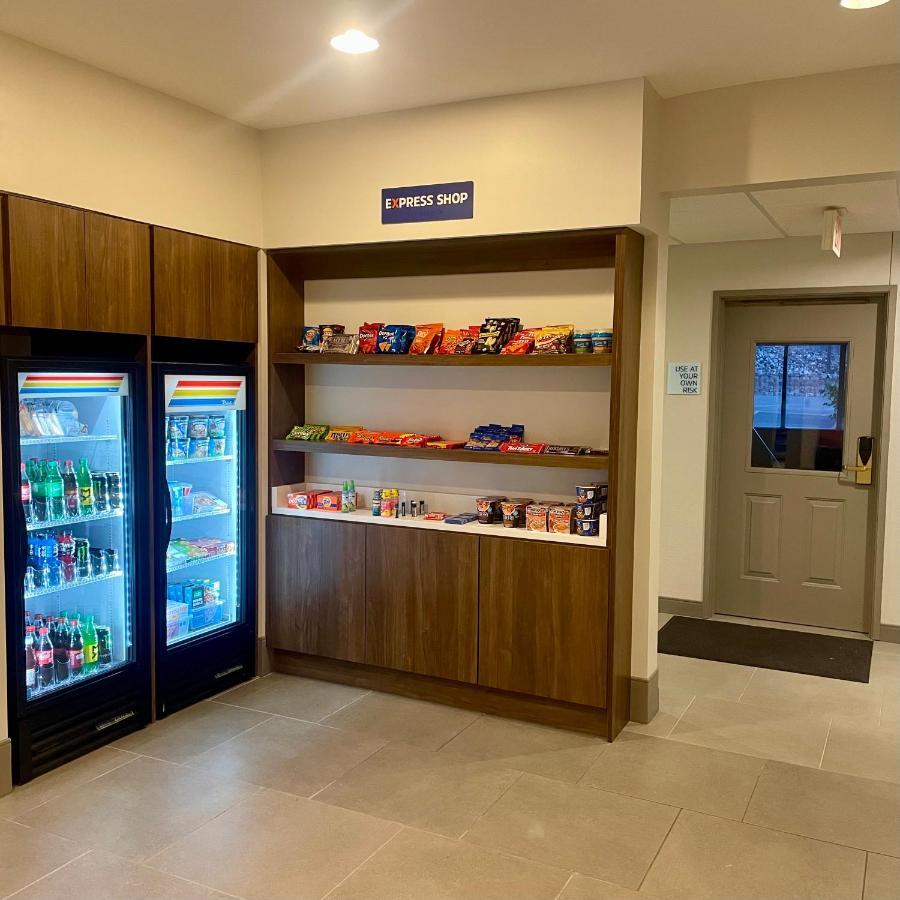 Holiday Inn Express & Suites Marquette By Ihg Zewnętrze zdjęcie