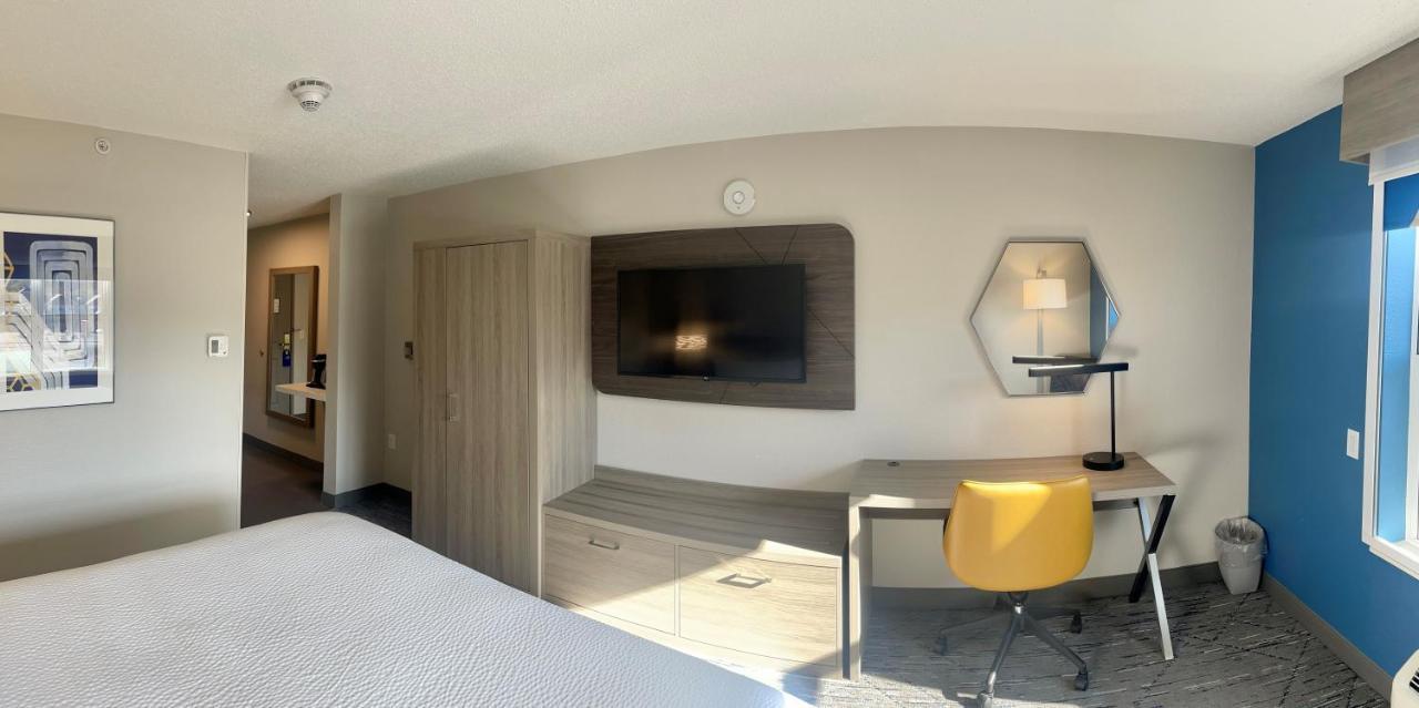 Holiday Inn Express & Suites Marquette By Ihg Zewnętrze zdjęcie