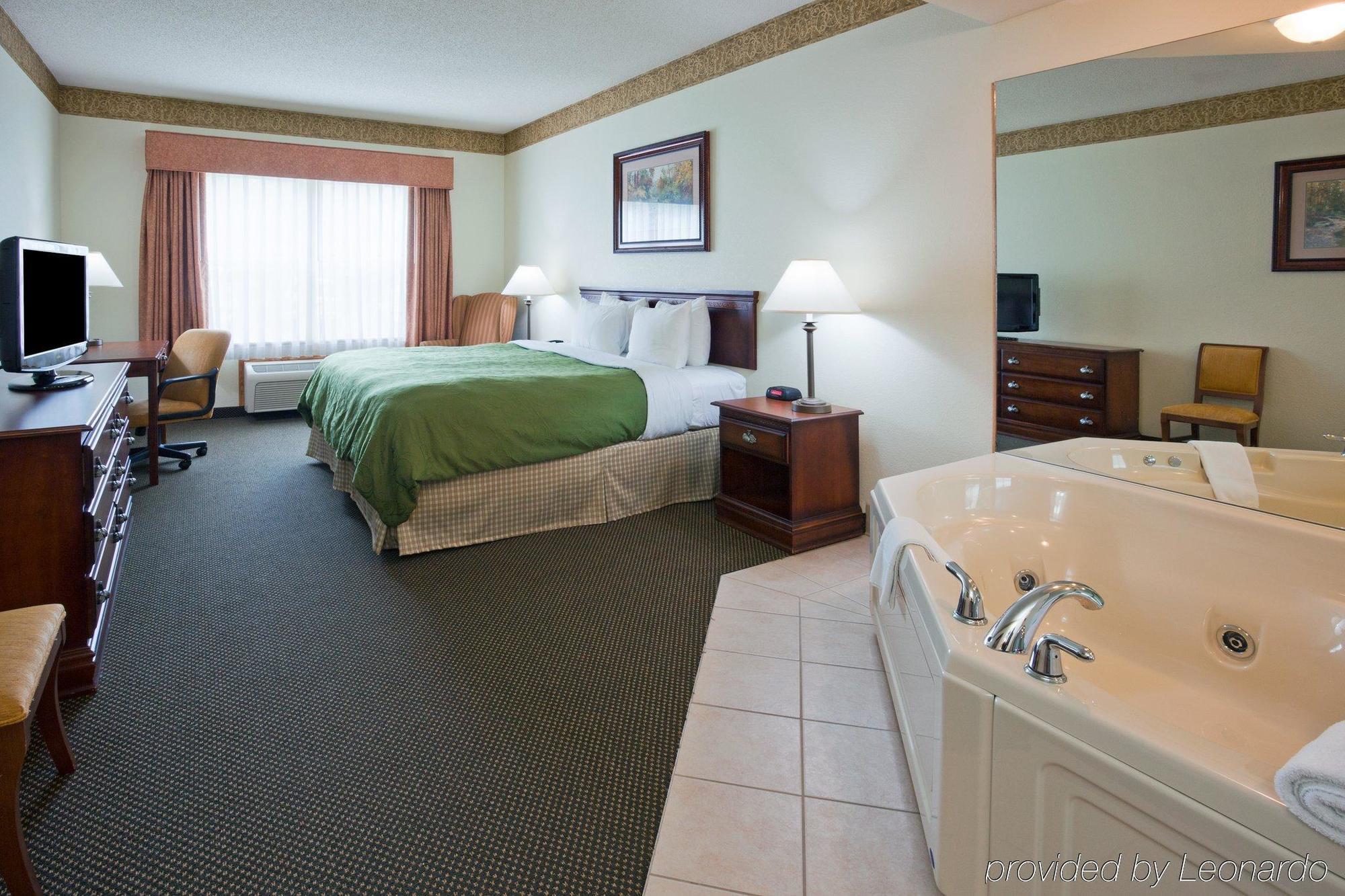 Holiday Inn Express & Suites Marquette By Ihg Zewnętrze zdjęcie