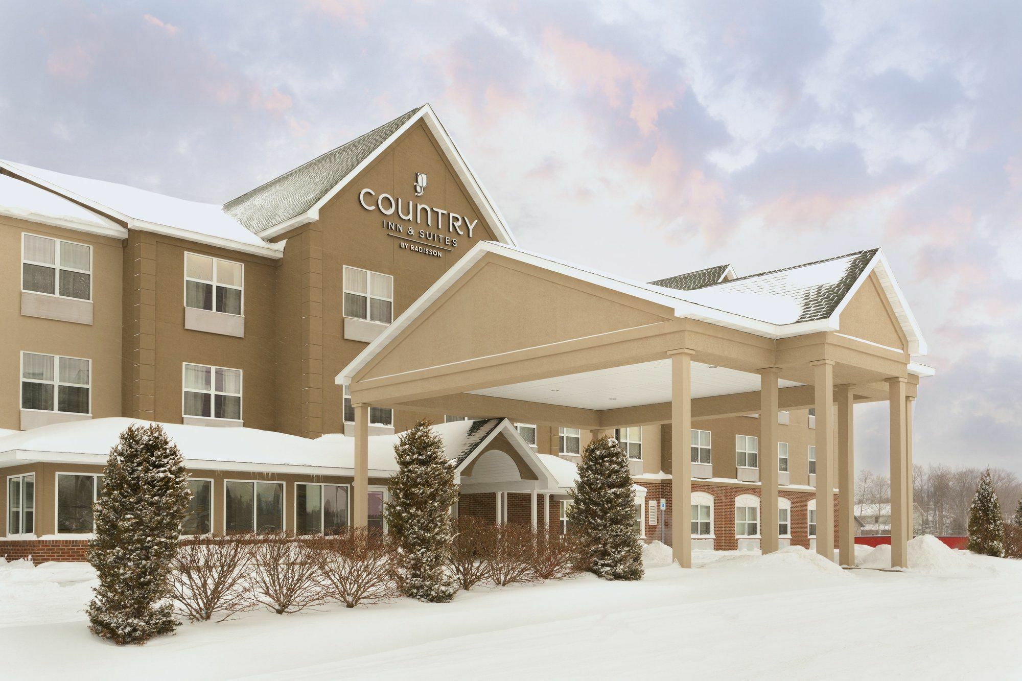 Holiday Inn Express & Suites Marquette By Ihg Zewnętrze zdjęcie